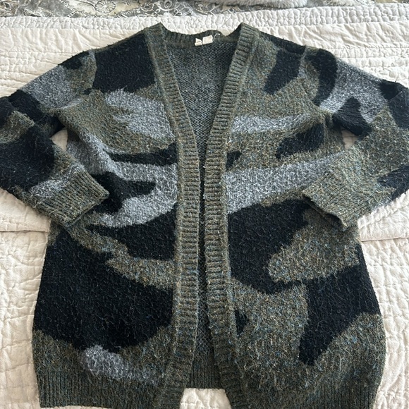 Moth (Anthropologie) Camo cardigan black/green/gray Sweater - Picture 8 of 10
